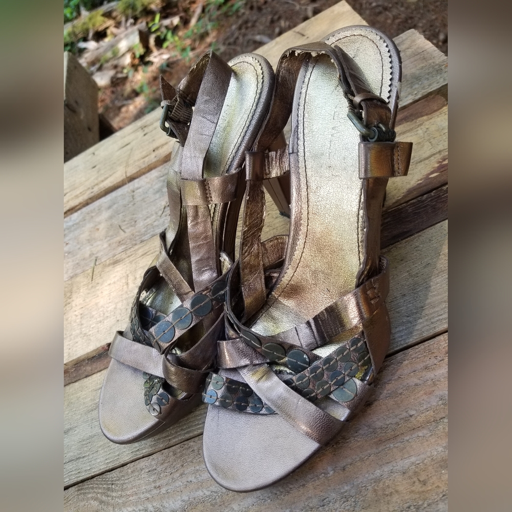 Size 9.5 Nine West high Heel platform shoes sandles Gold Bronze Ladies straps